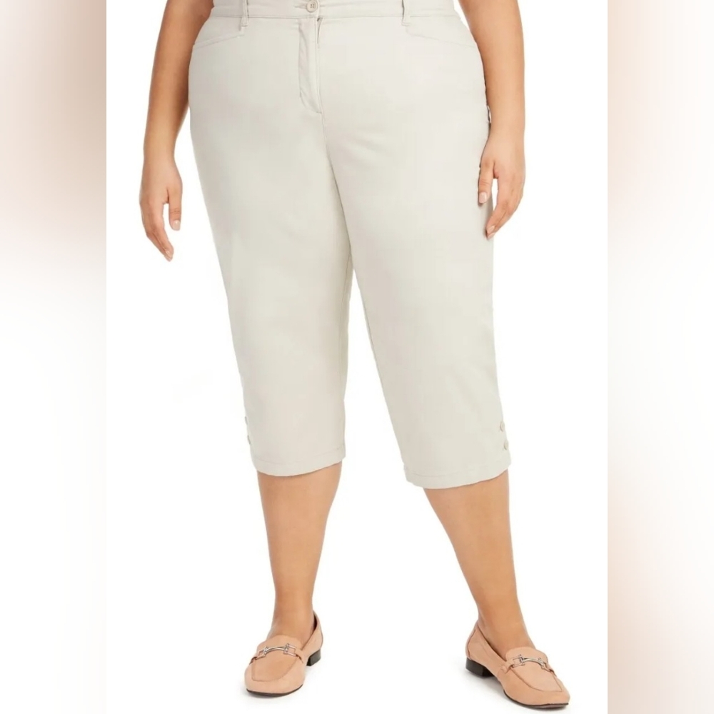 NWT Women's Tummy Control Capris Size 22W